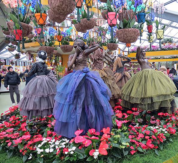 Каждый год для королевского парка выбирается новая тема. Темой Кёкенкоф-2019 стала «Сила цветов», пропитанная атмосферой начала 1970-х годов. Организаторы сочли ее лучшей для празднования 70-летнего юбилея парка. «Цветы вдохновляют» — слоган сезона