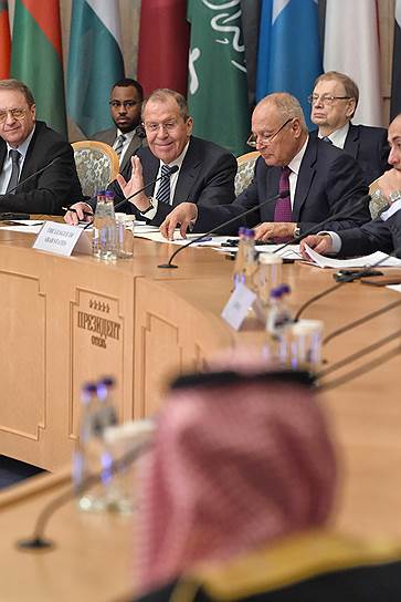 Москва. Россия. Слева направо: заместитель министра иностранных дел России Михаил Богданов, глава МИД РФ Сергей Лавров и генсек Лиги арабских государств Ахмед Абуль Гейт во время V министерской сессии Российско-арабского форума сотрудничества 