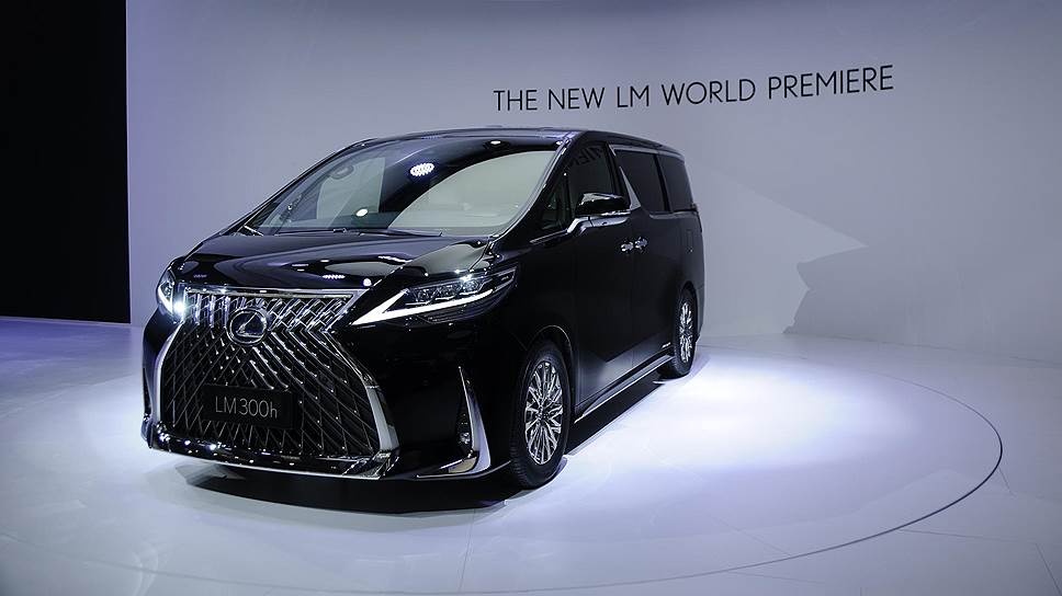 Lexus LM также станет серийной моделью. Первый в истории марки минивэн создан на базе Toyota Alphard специально для азиатских рынков, где ценят просторные и богато оснащённые однообъёмники. Но Toyota для клиентов оказалась недостаточно крутой, поэтому появилась версия под брендом Lexus