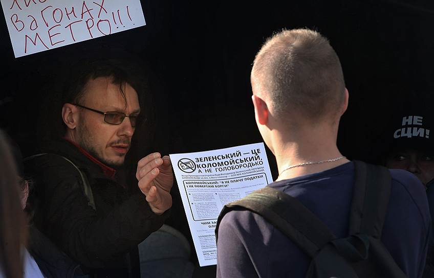 Агитационная палатка в центре Киева на Майдане Незалежности