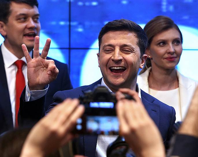 В штабе Владимира Зеленского празднуют победу своего кандидата