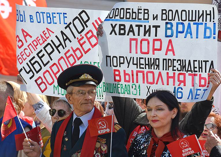 В более 30 странах мира 1 мая отмечается как День труда. В 1886 году рабочие Канады и США вышли на митинги с требованием ввести восьмичасовой рабочий день. В 1889-м году Парижский конгресс Второго Интернационала предложил объявить 1 мая Днем солидарности рабочих всего мира
