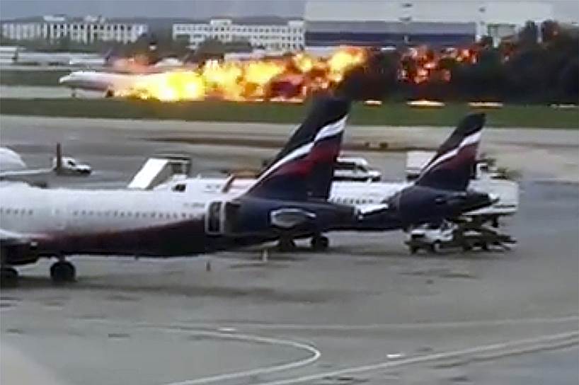 Пассажирский самолет SSJ 100 компании «Аэрофлот» в 18:03 вылетел из московского аэропорта Шереметьево, выполняя рейс SU 1492 Москва — Мурманск 