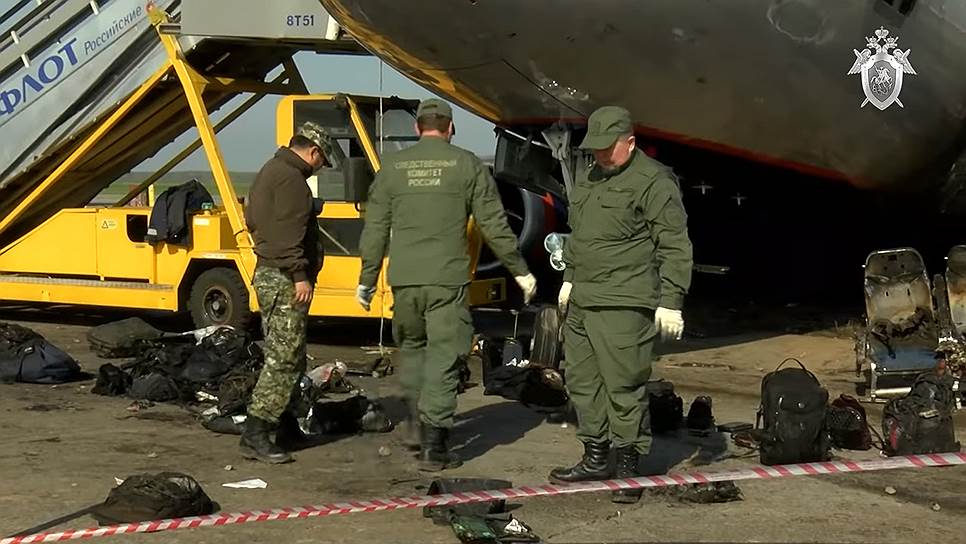 СКР заявил, что командир воздушного судна Денис Евдокимов осуществил грубую посадку на взлетно-посадочную полосу, а его дальнейшие действия, «совершенные с нарушением установленных правил, повлекли разрушение и возгорание самолета». В апреле 2020 года дело о крушении лайнера было направлено в суд 