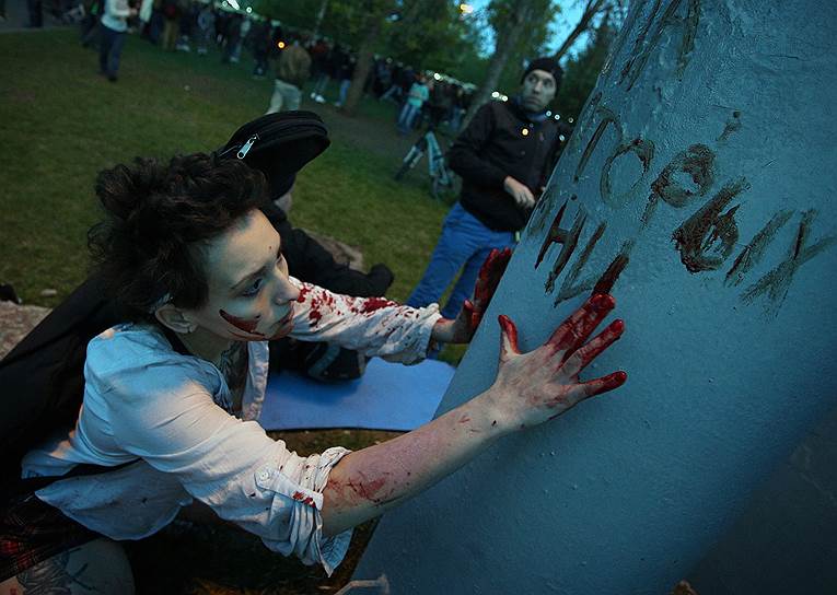В тот же день произошла стычка между противниками и сторонниками строительства храма