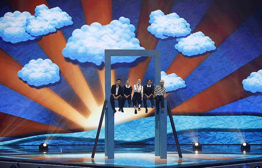 Певица Леонора из Дании исполнила песню «Love Is Forever» сразу на нескольких европейских языках