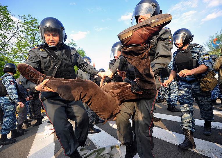 6 мая 2012 года прошел согласованный с властями оппозиционный «Марш миллионов», закончившийся беспорядками на Болотной площади. По данным МВД, в акции приняли участие 8 тыс. человек. Организаторы сообщали о 50-120 тыс. В отношении более 30 участников акции позже были возбуждены уголовные дела