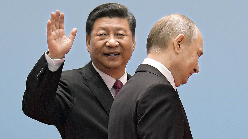 Президент России Владимир Путин (справа) и председатель КНР Си Цзиньпин