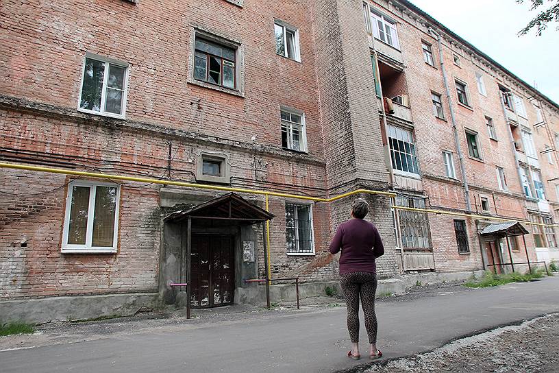 Это второй взрыв на заводе «Кристалл» за последние два месяца. В апреле в здании одного из цехов произошел пожар, за которым последовал взрыв. Кирпичное здание цеха было разрушено 