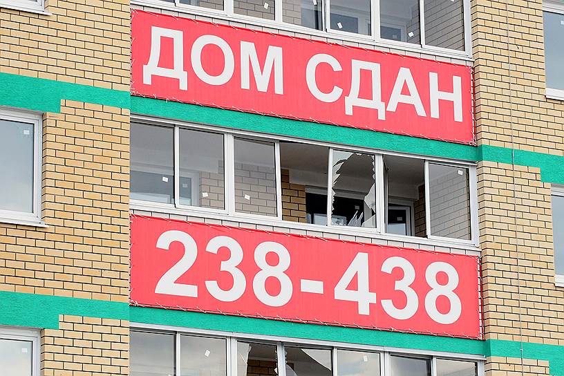 Представитель экстренных служб региона сказала «РИА Новости», что в Дзержинске было повреждено остекление в 452 зданиях, среди них 32 школы и 55 детских садов 