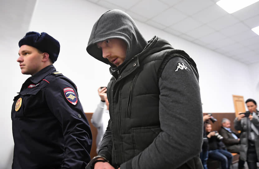 По словам журналиста Ивана Голунова, после задержания по обвинению в сбыте наркотиков полицейский нанес ему два удара кулаком в висок. В 2015-м занял второе место на конкурсе «Лучший полицейский Москвы». Был уволен. 30 января 2020 года Басманный суд Москвы арестовал его на два месяца по делу о подбросе наркотиков. В мае 2021 года был приговорен к 8 годам колонии общего режима, в марте 2022 года суд смягчил наказание до 7,5 лет