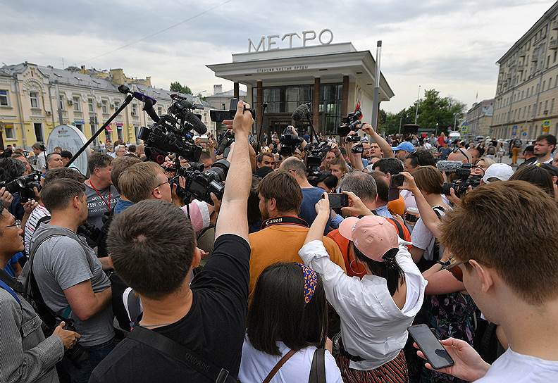 По оценке корреспондента “Ъ”, на марш пришли более 2,5 тыс. человек