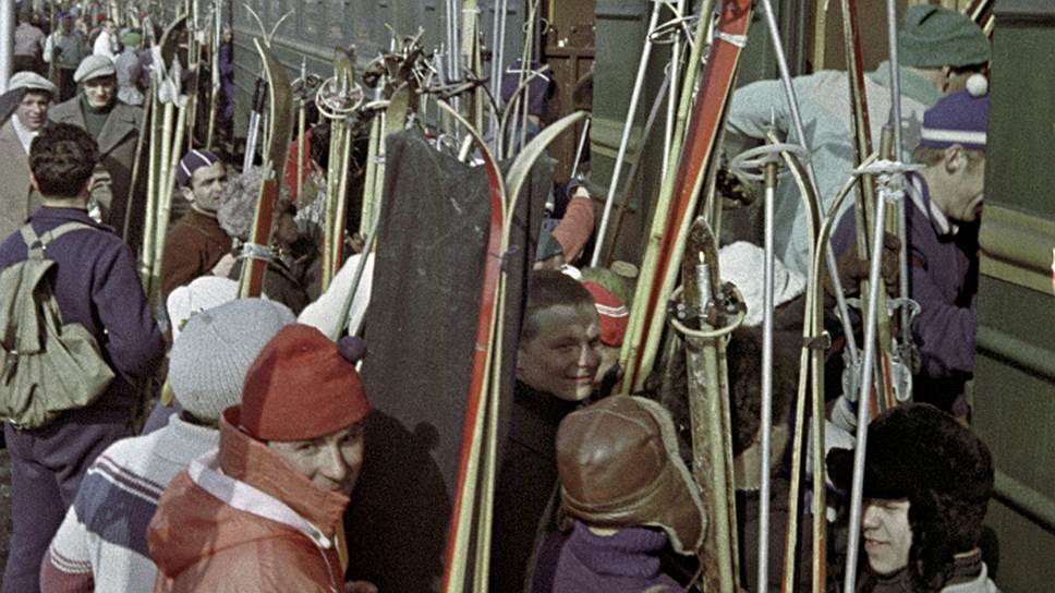 Столпотворение на платформе 8 марта 1964 года 