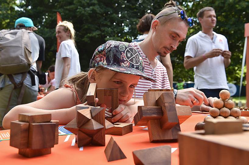 Помимо музыкальной программы гостей ждали маркет и фуд-корт