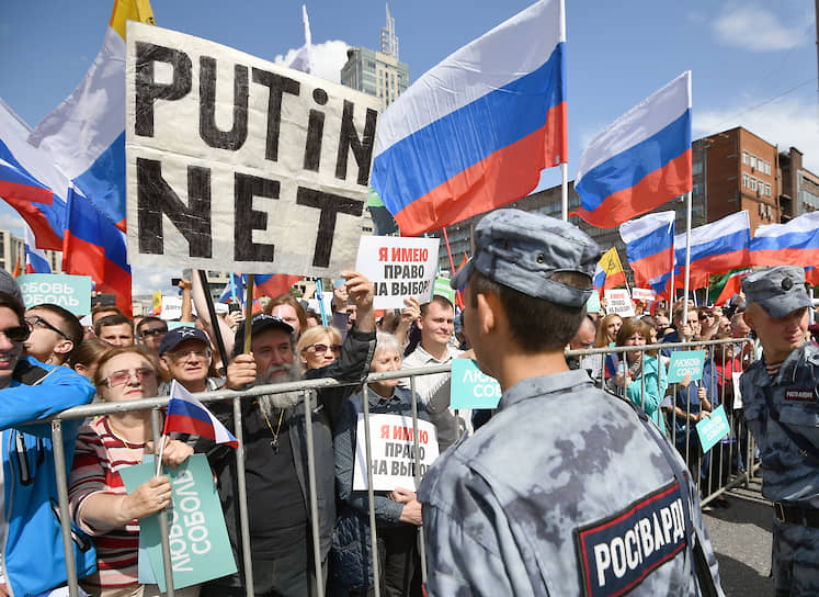 По мнению кандидатов, получивших отказ в регистрации, в комиссиях намеренно вводили искаженные данные для сверки подписных листов с полицейской базой данных и системой ГАС «Выборы»