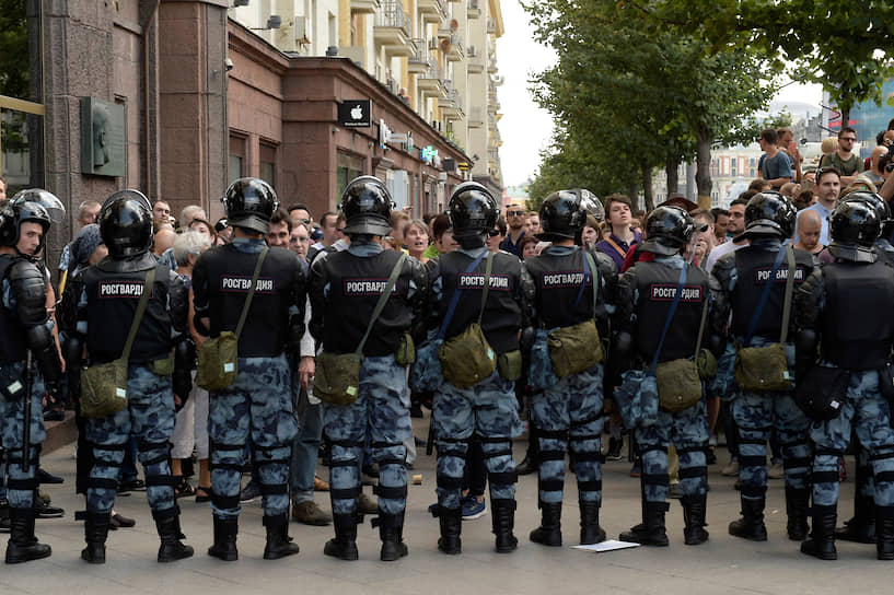 Протестующие перекрыли улицу Петровка