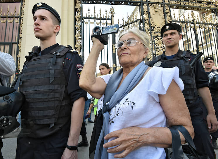 Мэр Москвы Сергей Собянин перед началом митинга предупредил о возможных «серьезных провокациях» и добавил, что порядок в городе во время акции «будет обеспечен в соответствии с действующим законом»