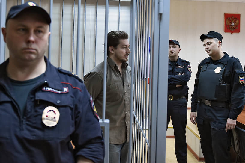 , 28 лет, машинист, администратор сообщества «Ориентир» в соцсети «Вконтакте». Задержан 31 июля. Стал первым фигурантом дела о массовых беспорядках (ч. 2 ст. 212 УК РФ). Ранее получил административный штраф за участие в акции 27 июля в размере 10 тыс. руб. Также обвиняется по ч. 1 ст. 318 УК РФ (применение насилия к представителю власти) — попытался приподнять забрало шлема одного из росгвардейцев. Арестован 2 августа до 27 сентября. С момента задержания объявил голодовку. 4 сентября Тверской суд признал Кирилла Жукова виновным в применении насилия к полицейским (ч. 1 ст. 318 УК РФ) на акции протеста 27 июля и приговорил его к 3 годам колонии общего режима