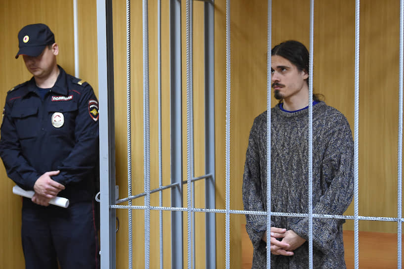 , 25 лет, безработный. Задержан 27 июля на 8 суток по ч. 6.1 ст. 20.2 КоАП РФ (участие в несанкционированном мероприятии, повлекшем помехи для пешеходов). Арестован 2 августа на 1 месяц и 26 суток по обвинению в участии в массовых беспорядках (ч. 2 ст. 212 УК РФ). 3 сентября Тверской суд Москвы приговорил Ивана Подкопаева к 3 годам колонии общего режима. 9 октября Мосгорсуд рассмотрел апелляцию и смягчил приговор до 2 лет