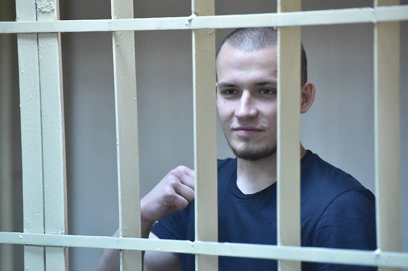 , 22 года, левый активист из Нижнего Новгорода. Арестован на 7 суток 27 июля по ч. 8 статьи 20.2 КоАП (повторное нарушение законодательства о митингах). 4 августа господину Барабанову было предъявлено обвинение по ч. 2. Ст. 212 УК РФ (участие в массовых беспорядках). По версии следствия, координировал действия толпы в ходе акции протеста 27 июля в районе Петровского бульвара. Арестован 5 августа до 27 сентября. 3 сентября Следственный комитет заявил о прекращении уголовного преследования Владислава Барабанова. Следователи не нашли в его действиях состава преступления
