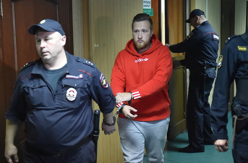 , 25 лет, менеджер коммерческой фирмы. Задержан 3 августа по обвинению по ч. 2. ст. 212 УК РФ (участие в массовых беспорядках). По версии следствия, кинул в росгвардейца жестяную банку. Утверждает, что это был пластиковый стаканчик, а в стражей порядка он не целился. Арестован 5 августа Пресненским судом Москвы до 27 сентября. 3 сентября Следственный комитет прекратил преследование Сергея Абаничева, не обнаружив в его действиях состава преступления. 5 октября был повторно задержан в Тверском суде по ч. 6.1 ст. 20.2 КоАП РФ (участие в несанкционированном собрании, создавшем помехи функционированию объектов транспортной инфраструктуры)