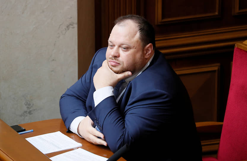 Руслан Стефанчук, представитель президента в Верховной раде     Доктор юридических наук, профессор, член-корреспондент Национальной академии правовых наук Украины. Был идеологом в предвыборном штабе Владимира Зеленского, с которым познакомился еще в студенческие годы, благодаря КВН 
