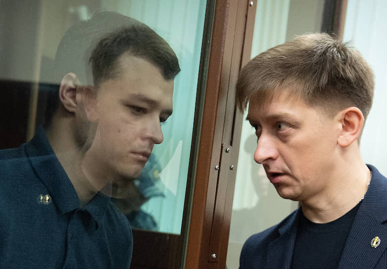 (слева), 22 года, программист, предприниматель Был задержан 27 июля в Москве, но вскоре отпущен. 31 июля Лефортовский суд оштрафовал его на 12 тыс. руб. по статье о нарушении правил проведения акции — ч. 5 ст. 20.2 КоАП РФ. Самого Чирцова в зале суда не было. 28 августа Никита Чирцов был задержан в Минске правоохранительными органами Белоруссии и выслан в Россию, где он был задержан и арестован по обвинению в применении насилия к представителю власти (ч. 1 ст. 318 УК РФ). 6 декабря Тверской суд Москвы приговорил Никиту Чирцова к году колонии общего режима. 13 апреля Мосгорсуд сократил срок до 11 месяцев, после чего он был отпущен на свободу с учетом нахождения в СИЗО