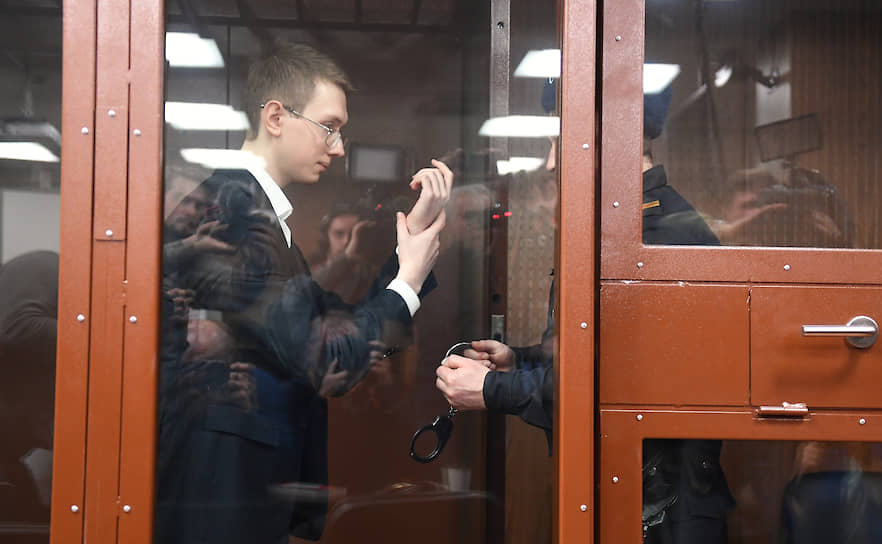 , 21 год, студент МАИ, один из подписантов открытого письма студентов вузов за освобождение задержанных и осужденных по «московскому делу» Первый раз задержан 10 августа, оштрафован на 15 тыс. руб. по ч. 5 ст. 20.2 КоАП РФ 15 августа. 14 октября был задержан повторно после обыска и 16 октября заключен под стражу Басманным районным судом до 14 декабря. Обвиняется по ч. 1 ст. 318 УК РФ (применение насилия в отношении представителя власти). По версии следствия, с силой толкнул росгвардейца. Вину не признал. 25 ноября направлен на стационарную психиатрическую экспертизу. 18 февраля 2020 года приговорен Мещанским районным судом Москвы к трем годам условно