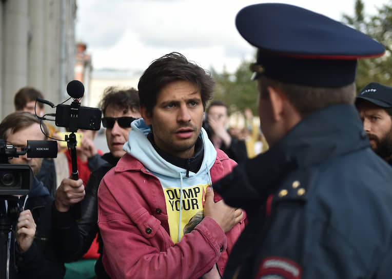 В акции протеста принимают участие и другие актеры — Александр Паль, Тимофей Трибунцев, Александр Молочников (на фото), Александра Бортич 