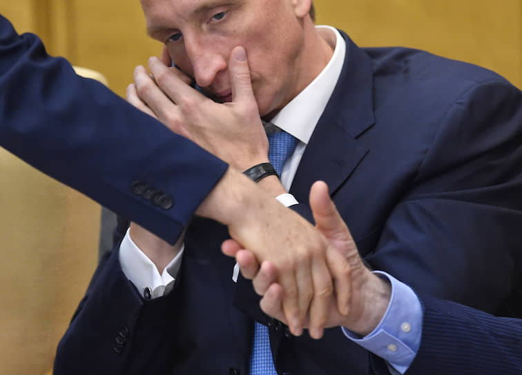 Москва. Член комитета Госдумы по экономической политике, промышленности, инновационному развитию и предпринимательству Александр Козловский во время пленарного заседания