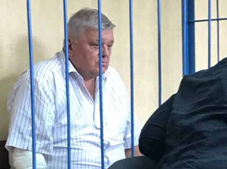 В сентябре 2019 года подмосковный суд удовлетворил иск Генпрокуратуры РФ и изъял в доход государства имущество и его близких на сумму Среди этого имущества было в том числе 1,7 тыс. объектов недвижимости, 4 автомобиля и 5 млрд руб. наличными. Чиновник был осужден за коррупционные и должностные преступления с целью хищения муниципальной собственности