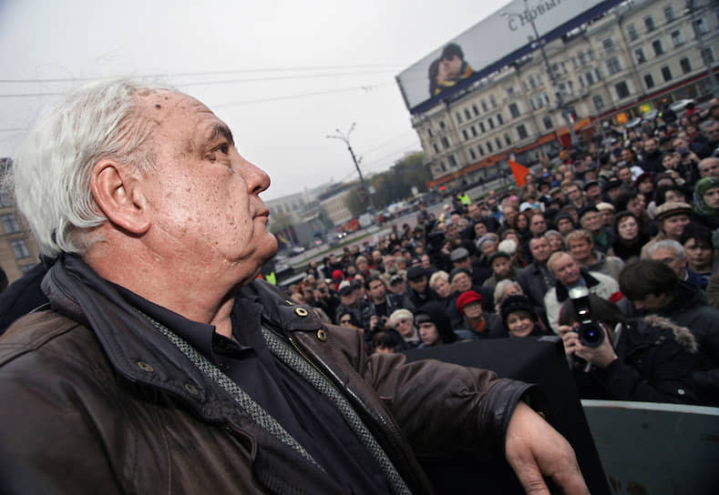 В 2004 году Буковский был одним из соучредителей «Комитета 2008: Свободный выбор». Его выдвинули инициативной группой кандидатом в президенты России, но он получил отказ в регистрации. В Великобритании поддерживал Партию независимости Соединенного королевства и участвовал в ее предвыборной агитации 