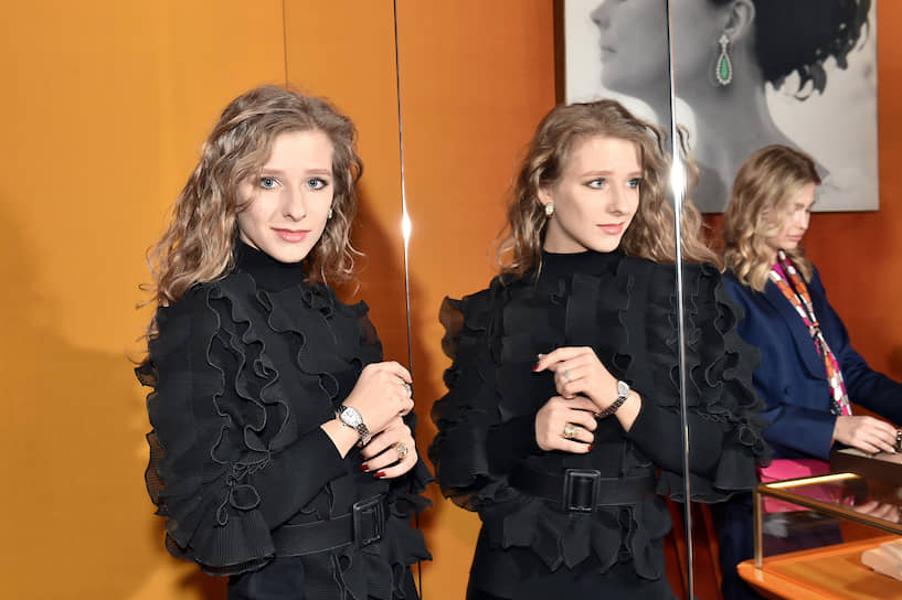 Актриса Елизавета Арзамасова на вечеринке, приуроченной к открытию pop-up магазина Bvlgari в галерее «Времена года» 