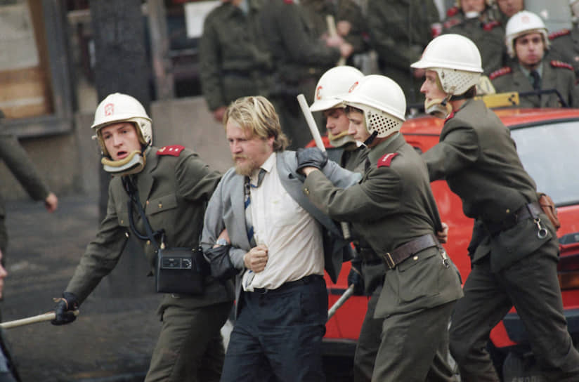 28 октября 1989 года чешские силы правопорядка разогнали на Вацлавской площади демонстрацию, посвященную дню провозглашения независимости Чехословакии в 1918 году 