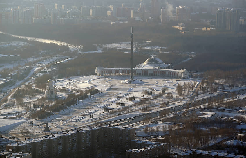    Открыт 9 мая 1995 года к 50-летию Победы. Комплекс занимает 135 гектаров, на которых расположены Центральный музей Великой Отечественной войны, три храма и монумент Победы. На площади Победы находится обелиск высотой 141,8 метра — по количеству дней войны (1418) 