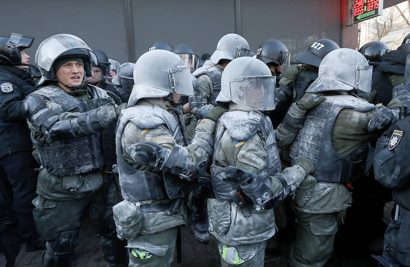 Всего в акциях в центре Киева принимали участие около 4,5 тысячи человек, до 500 из них участвовали в стычках 