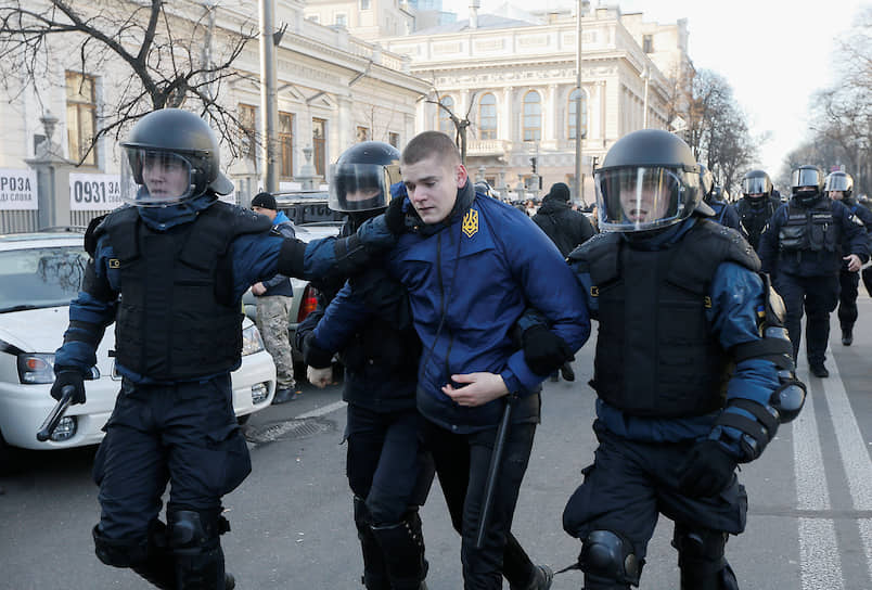 Задержание участников митинга у Верховной рады 