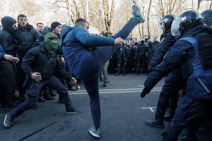 Во время разгона митинга у Верховной рады пострадали 17 сотрудников правоохранительных органов, задержаны 26 человек 