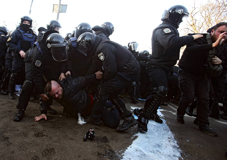 Задержание участников митинга у Верховной рады 