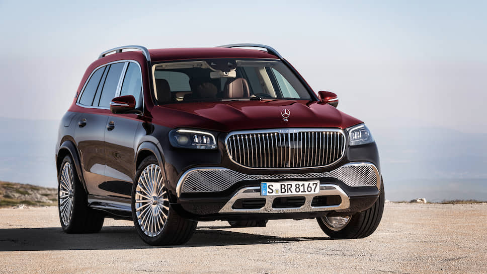 В 2019 году Maybach впервые представила кроссовер, который должен стать одной из самых популярных моделей немецкого бренда в линейке. И пусть в основу Mercedes-Maybach GLS 600 лег Mercedes-Benz GLS, отличий в декоре и оснащении новинки достаточно, чтобы не ассоциировать её со своим "исходником".