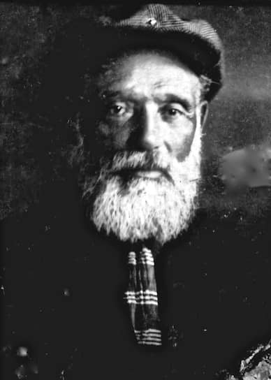 Арон Азимов, дед писателя, владелец крупорушки, которую в статьях и книгах о внуке часто ошибочно называют мельницей (на крупорушке зерно рушится в крупу, на мельнице — мелется в муку) 