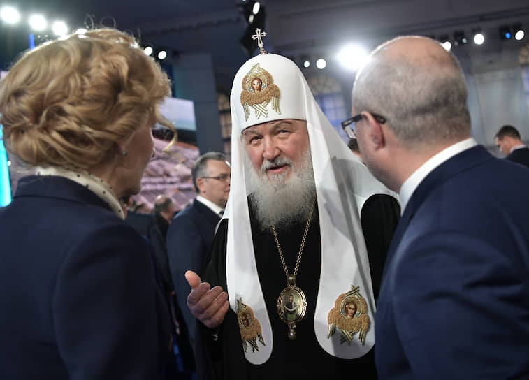 Патриарх Московский и Всея Руси Кирилл (в центре) 