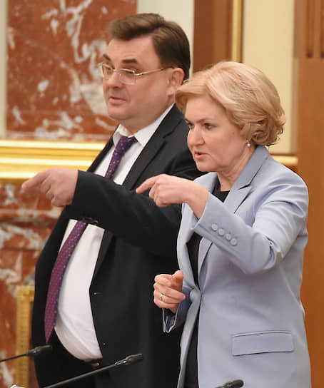Вице-премьеры Константин Чуйченко и Ольга Голодец перед заседанием правительства     