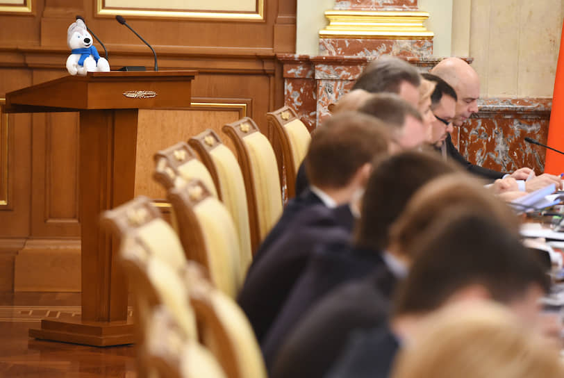 Министры во время заседания правительства 
