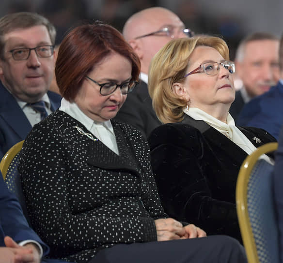 Слева направо: председатель Центробанка Эльвира Набиуллина и министр здравоохранения Вероника Скворцова 