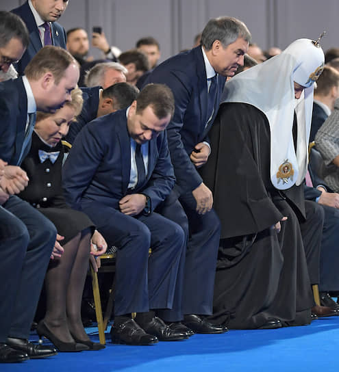 Слева направо: руководитель администрации президента РФ Антон Вайно, председатель Совета федерации Валентина Матвиенко, премьер-министр Дмитрий Медведев, председатель Госдумы Вячеслав Володин и патриарх Московский и всея Руси Кирилл перед оглашением послания  