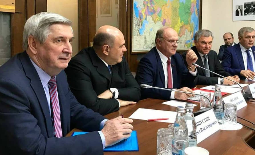 Кандидатуру господина Мишустина на пост премьера поддержали все фракции, воздержались только коммунисты    На фото: Михаил Мишустин на встрече с членами КПРФ 