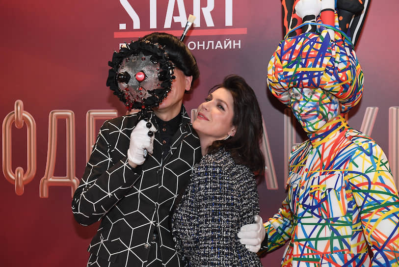 Дизайнер Андрей Бартеньев (слева) и режиссер Дарья Жук (в центре) на премьере второго сезона сериала «Содержанки» в театре Crave Moscow