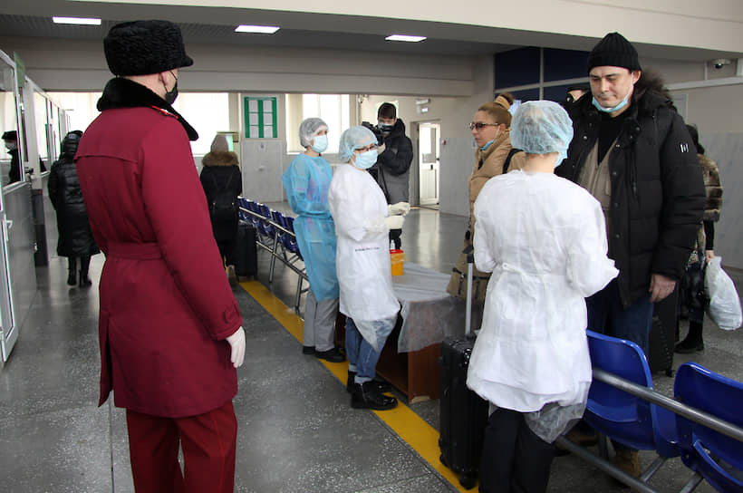 Туристы возвращаются в Россию по маршруту Хэйхэ—Благовещенск  не только из городов ближайшей к Приамурью провинции Хэйлуцзян, но и с юга Китая, в частности  из города Сямынь, где часть туристов находилась по рабочей визе. В этой провинции опасный коронавирус выявлен у 13 человек 