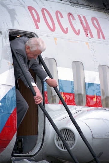 Безуспешные попытки объявить импичмент президенту Ельцину предпринимались трижды, из них два раза в 1993 году во время его противостояния с Верховным советом. В 1999 году инициативная группа оппозиционных депутатов выдвинула в отношении президента сразу пять обвинений, включая развал СССР и развязывание войны в Чечне. Однако инициатива не получила достаточной поддержки в парламенте